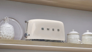 Тостер Smeg TSF02CREU кремовый