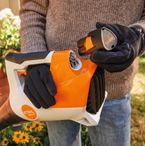 Аккумуляторная воздуходувка Stihl Bga 30.0 с 2 акб и зу