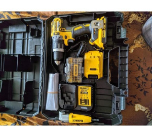 Аккумуляторная дрель-шуруповерт DeWALT DCK796D2T, с АКБ и ЗУ, с оснасткой