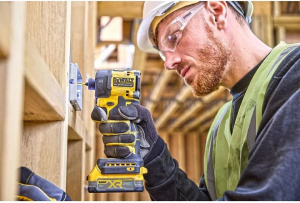 Аккумуляторный ударный винтоверт DeWALT DCF870E2T, с АКБ и ЗУ