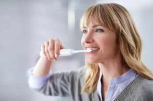 Электрическая зубная щётка Philips Sonicare ProtectiveClean Series 6100 HX6877/28, белый