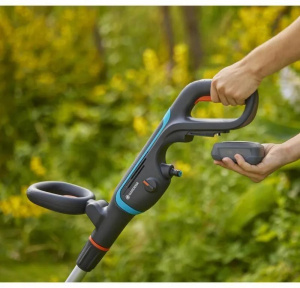 Аккумуляторная щетка Gardena Aquabrush Compact 18 V P4A Solo 14840-55