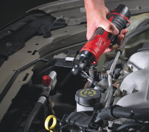 Трещотка Milwaukee M12 IR201B 1х2,0 Ah в сумке 4933441725