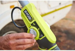 Аккумуляторная телескопическая моющая щетка RYOBI RWTS18-0 без АКБ и ЗУ