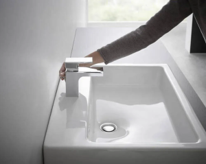 Смеситель для раковины Hansgrohe Vernis Shape 70 с металлическим сливным гарнитуром, хром 71566000