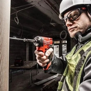 Ударный гайковерт Milwaukee M12 FID2-202X 2 2.0 Ah и ЗУ 4933479877