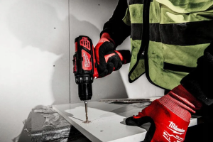 Шуруповёрт Отвертка Milwaukee M12 BDD-201C 4933479439 (с 1 АКБ 2,0 А·ч и ЗУ)
