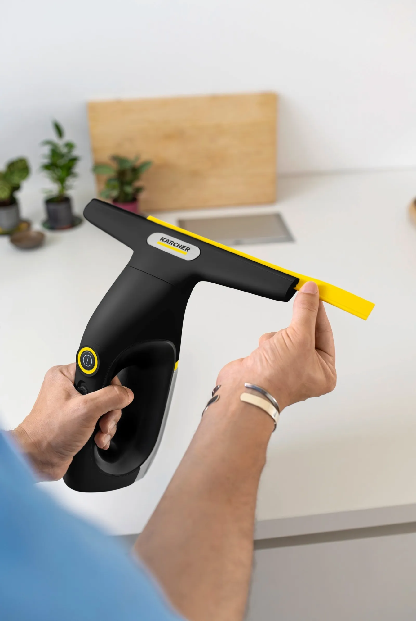 Стеклоочиститель Karcher WV 2 Universal Precision + Black 1.633-676.0