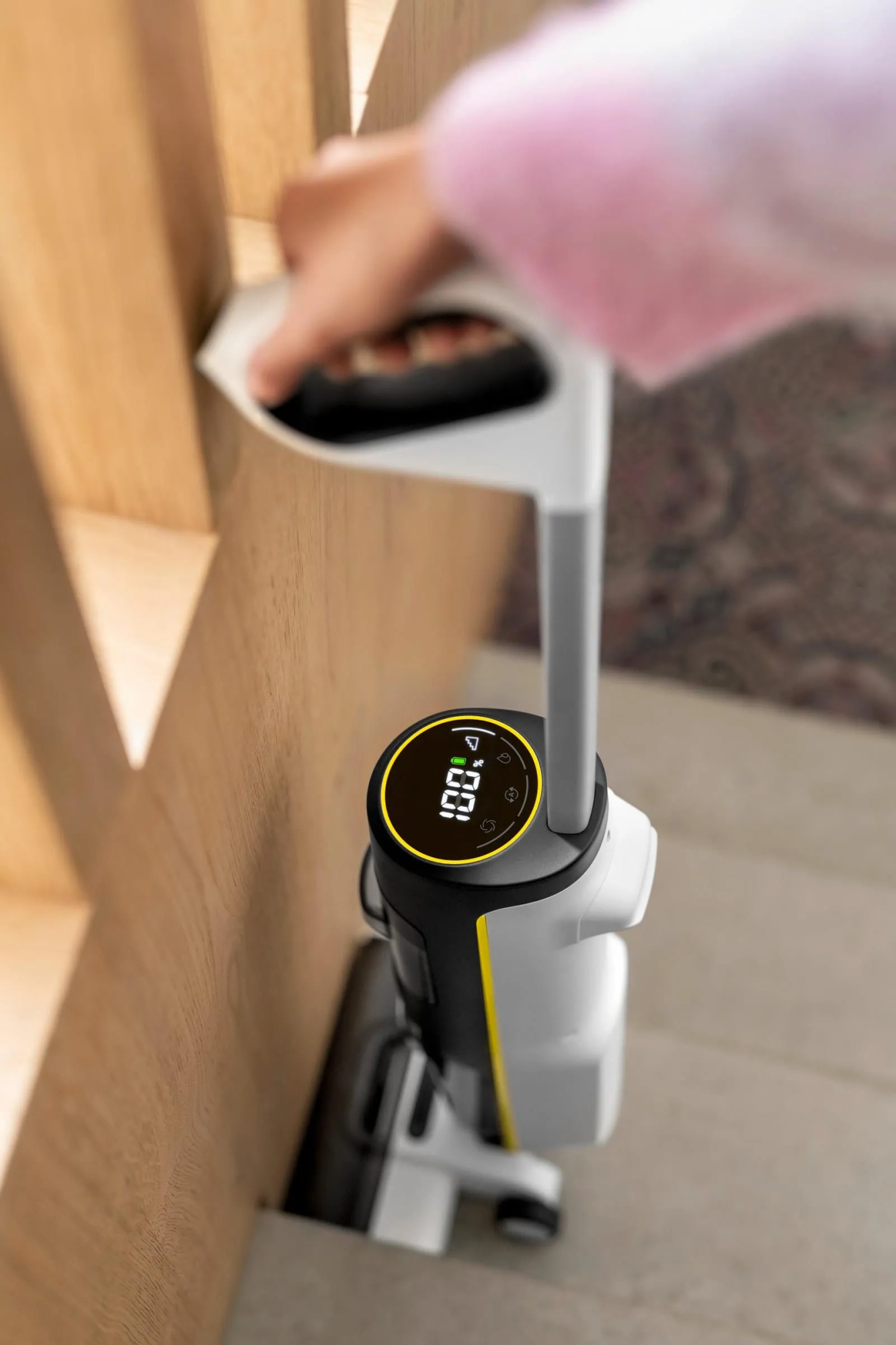 Вертикальный моющий пылесос Karcher FCV 4 Dry Extra, белый 1.056-136.0