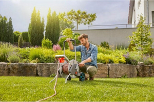 Тележка для шлангов металлическая Gardena AquaRoll M Easy с комплектом для полива 18547-20.000.00