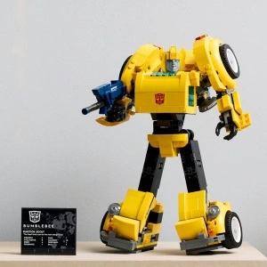 Конструктор LEGO Icons 10338 Бамблби