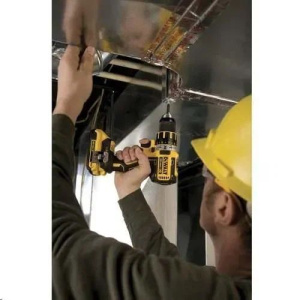 Аккумуляторная дрель-шуруповерт DeWALT DCD790M2, с АКБ и ЗУ