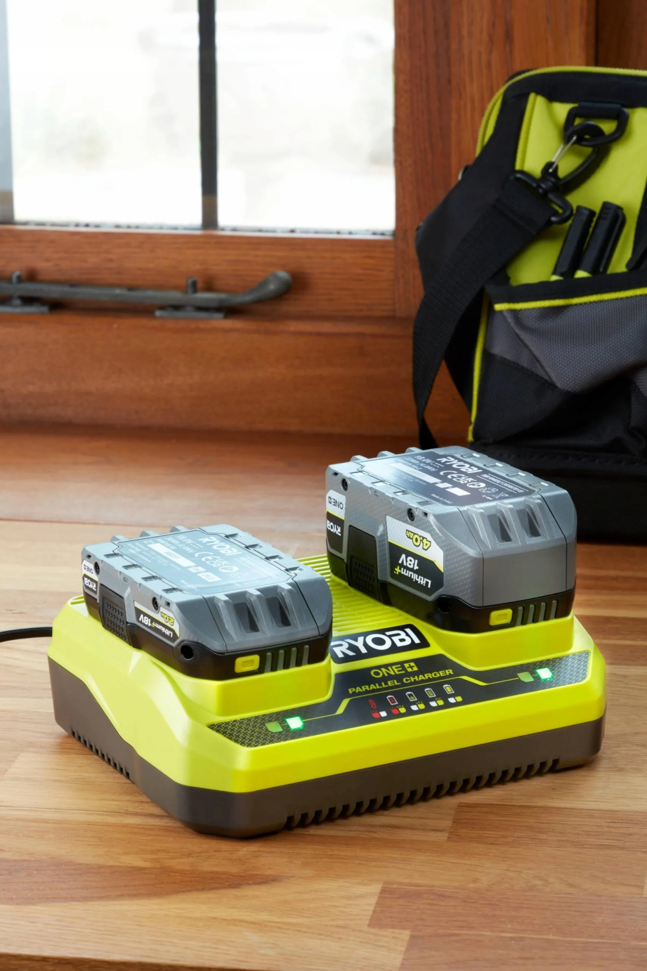 Зарядное устройство RYOBI RC18240