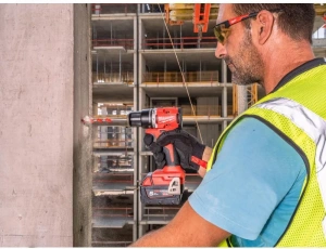 Дрель-шуруповёрт Milwaukee M18 BLPDRC-202C, 4933492822, 2 АКБ 2,0 А·ч + ЗУ