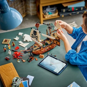 Конструктор LEGO Creator 3 в 1 31387 Легендарный пиратский корабль
