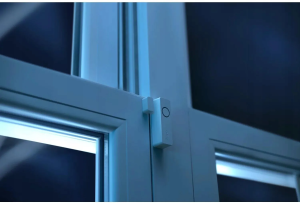 Стартовый комплект с датчиками E2 Philips Hue Secure White and Color Ambiance 929002468824