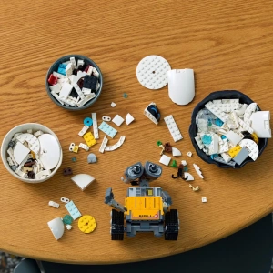 Конструктор LEGO Disney Pixar 43279 ВАЛЛ-И и ЕВА