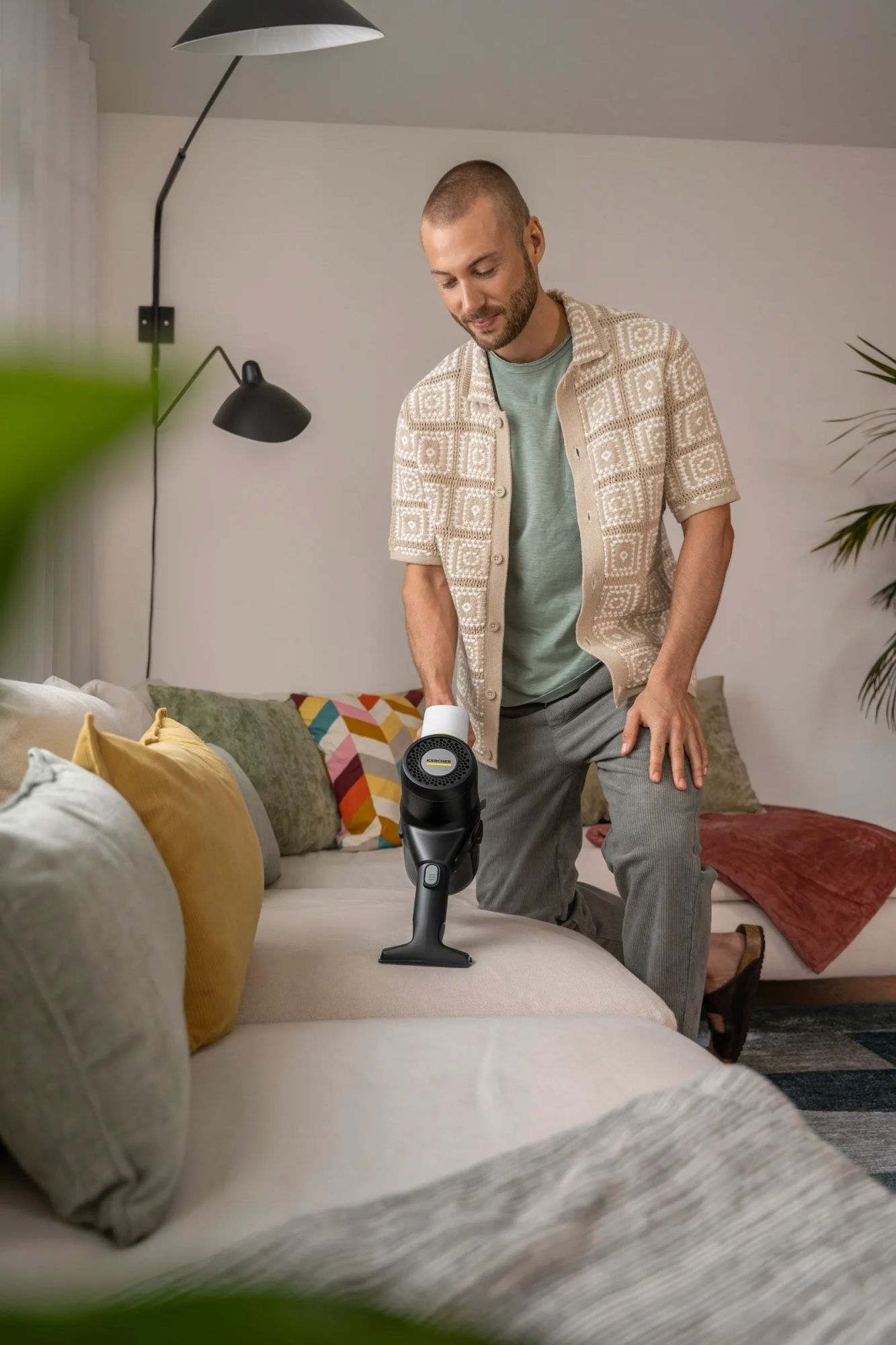 Вертикальный беспроводной пылесос Karcher VCS 5-28 Infinity Complete 1.349-250.0