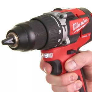 Аккумуляторная ударная дрель-шуруповёрт Milwaukee M18 CBLPD-502C 18 В, 2×5,0 А·ч АКБ, ЗУ, кейс