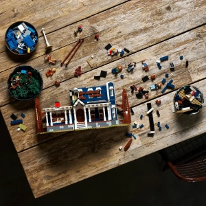 Конструктор LEGO Icons 11370 Очень странные дела: Дом Крилов