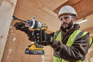 Аккумуляторная ударная дрель-шуруповерт DeWALT DCD1007H2T с АКБ и ЗУ