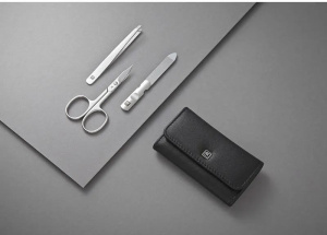 Маникюрный набор из 4 предметов с чехлом из кожи Zwilling Classic Inox 97712-004-0 черный