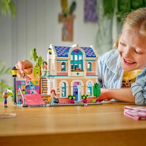 Конструктор LEGO Friends 42687 Семейный дом Лианн