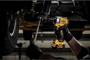 Аккумуляторный ударный гайковерт DeWALT DCF901P1, с АКБ и ЗУ