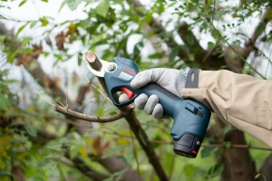 Аккумуляторный секатор Bosch Pro Pruner Professional 06019K1021