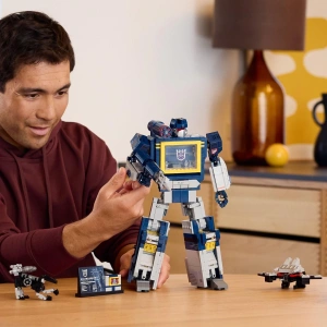 Конструктор LEGO Icons 10358 Трансформеры: Саундвейв