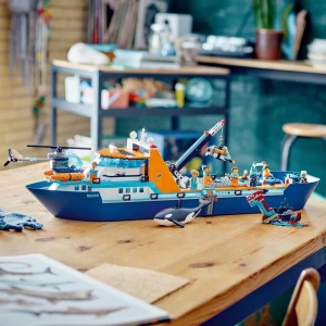 Конструктор LEGO City 60368 Лодка арктического исследователя