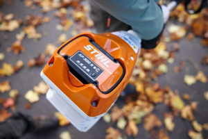 Аккумуляторный комбидвигатель Stihl Kombimotor Kma 120 R