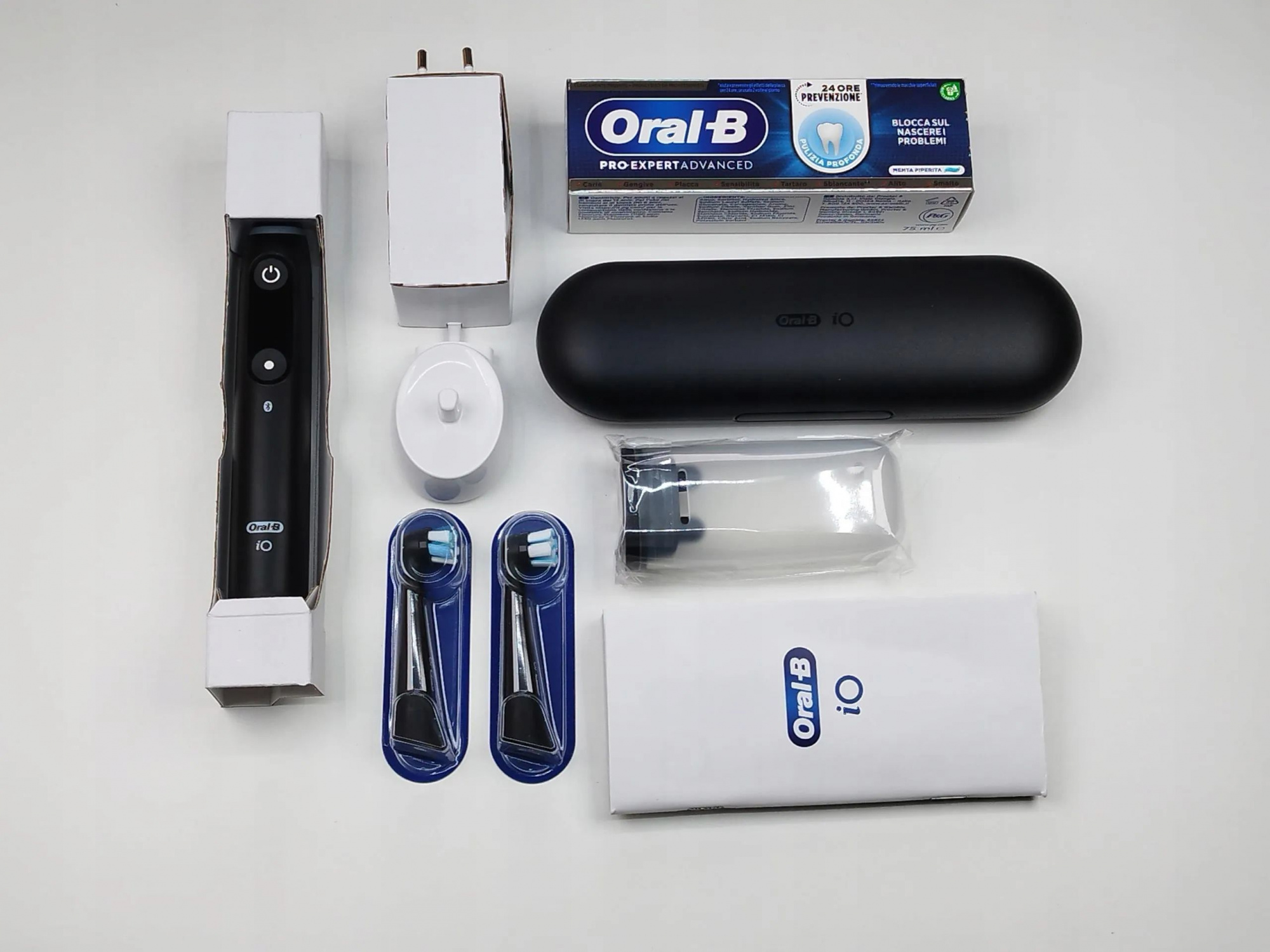 Электрическая зубная щетка Oral-B iO6N BlackLava 2 головки + футляр