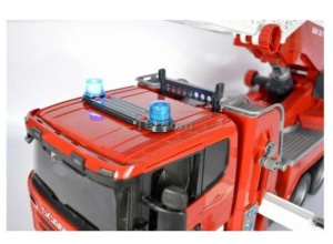 Пожарная машина Scania Super 560R 1:16 со звуком и водяным насосом (56 см) Bruder 03-591