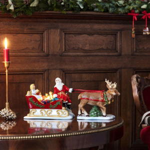 Фигурка Villeroy & Boch Christmas Toys Санта на санях с оленями 14-8322-9090