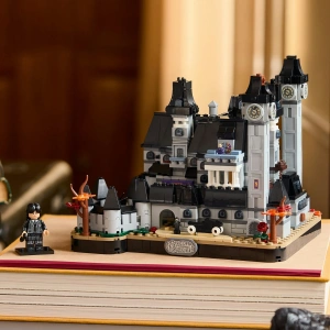 Конструктор LEGO Wednesday Академия Невермор 76788