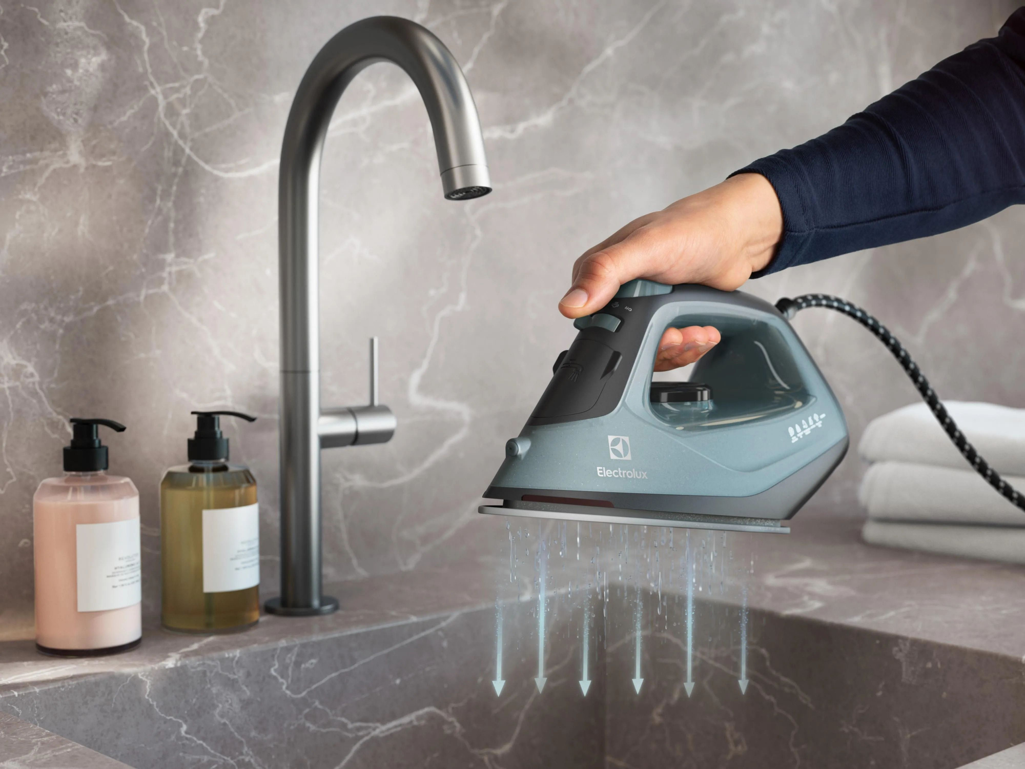 Утюг Electrolux Easyline E5SI2-6OG паровой, 2400 Вт, с защитой от накипи, Ocean Green