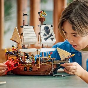 Конструктор LEGO Creator 3 в 1 31387 Легендарный пиратский корабль