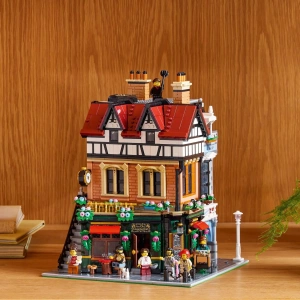 Конструктор LEGO Icons 10350 Дом в английском стиле