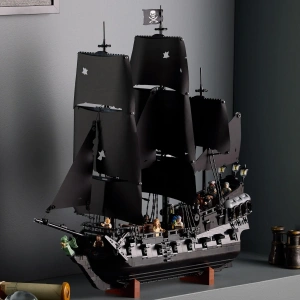 Конструктор LEGO Icons 10365, пиратский корабль капитана Джека Воробья