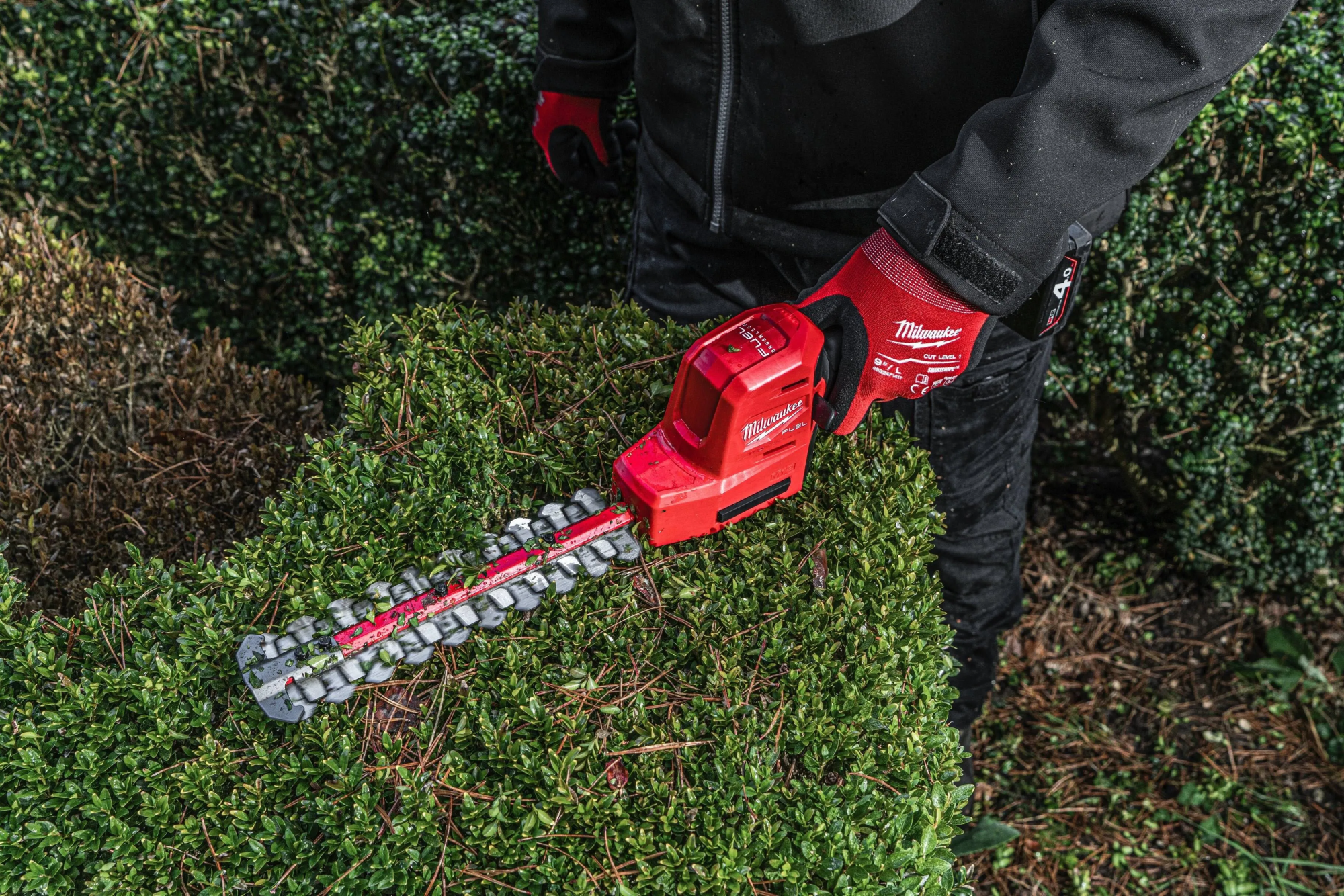 Аккумуляторный кусторез Milwaukee M12 FHT20-402 4933479676