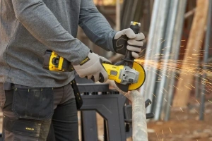 Аккумуляторная угловая шлифовальная машина Stanley Fatmax SFMCG710M1TQW