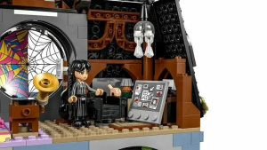 LEGO Wednesday 76781 Комната Уэнсдей и Энид в общежитии