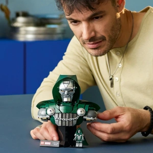 Конструктор LEGO Marvel 76345 Бюст Доктора Дума