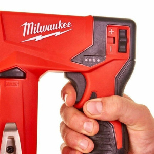 Степлер аккумуляторный Milwaukee M12 BST-0