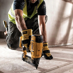 Аккумуляторный шпилькозабивной пистолет DeWALT DCN680N-XJ, без АКБ и ЗУ