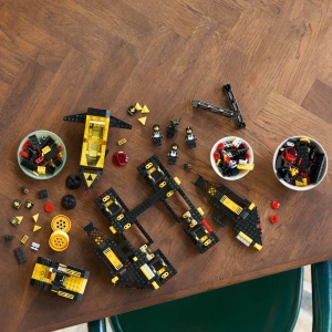 Конструктор LEGO Icons 10355 Чёрный трон-отступник