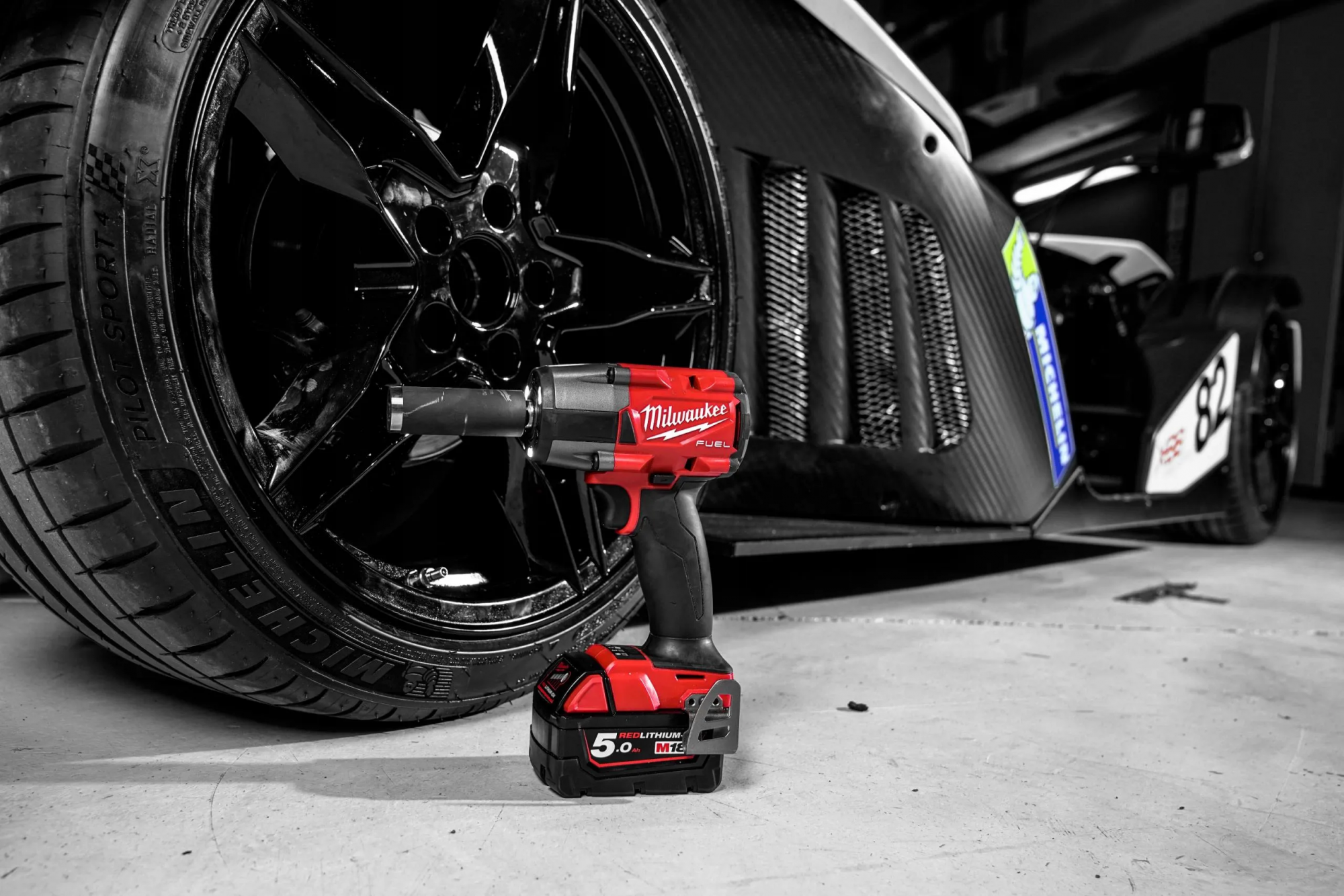 Аккумуляторный ударный гайковёрт Milwaukee M18 FMTIW2P12-0X 18 В, без АКБ и ЗУ