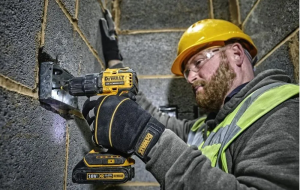 Аккумуляторная дрель-шуруповерт DeWALT DCD708D2T, с АКБ и ЗУ