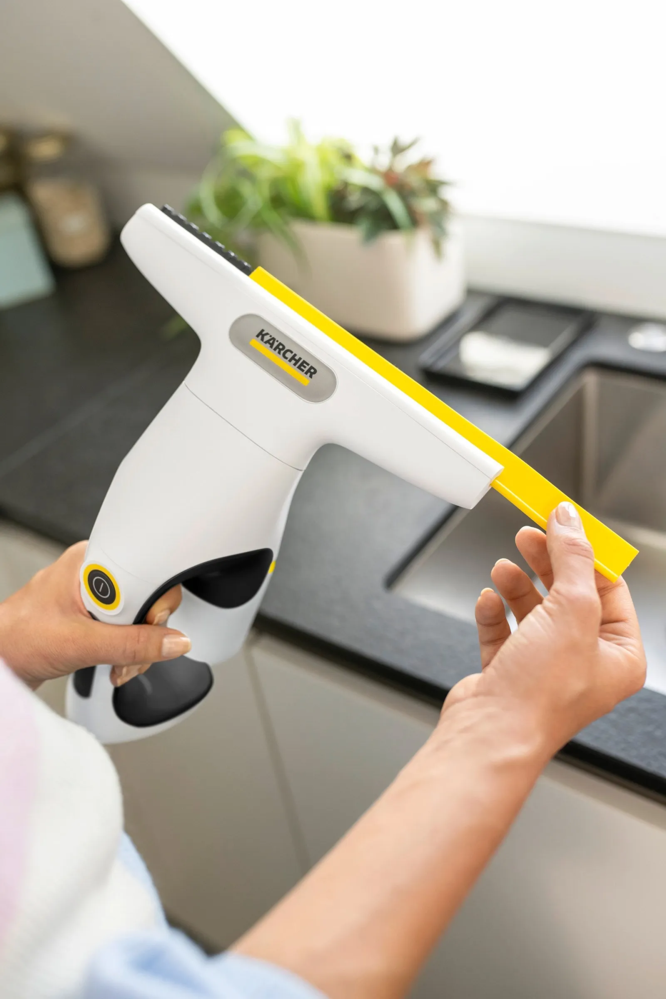 Стеклоочиститель Karcher WV 1 Compact Care+ 1.633-634.0